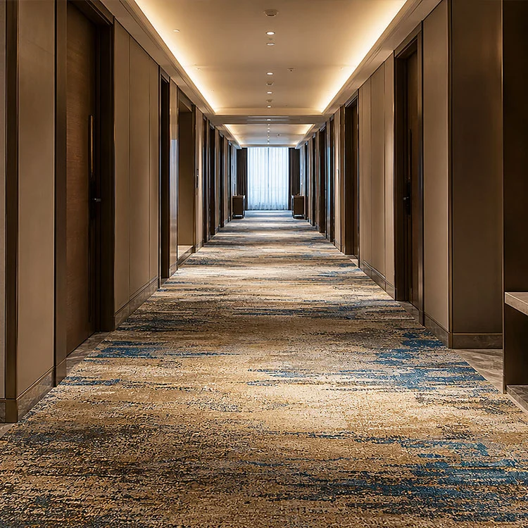 Tapete de parede a parede impresso em corredor de hotel premium